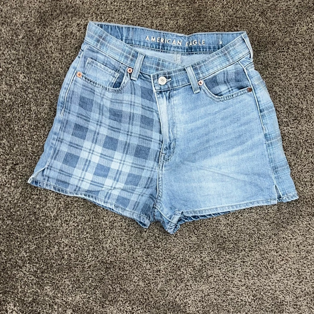 Very cute American Eagle shorts. They have a plaid print on them